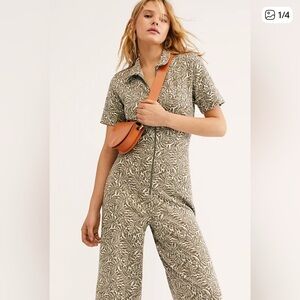 Free People Boho Chic Nomad Festival Moss Leaf Print Ellie ZipUp Jumpsuit M